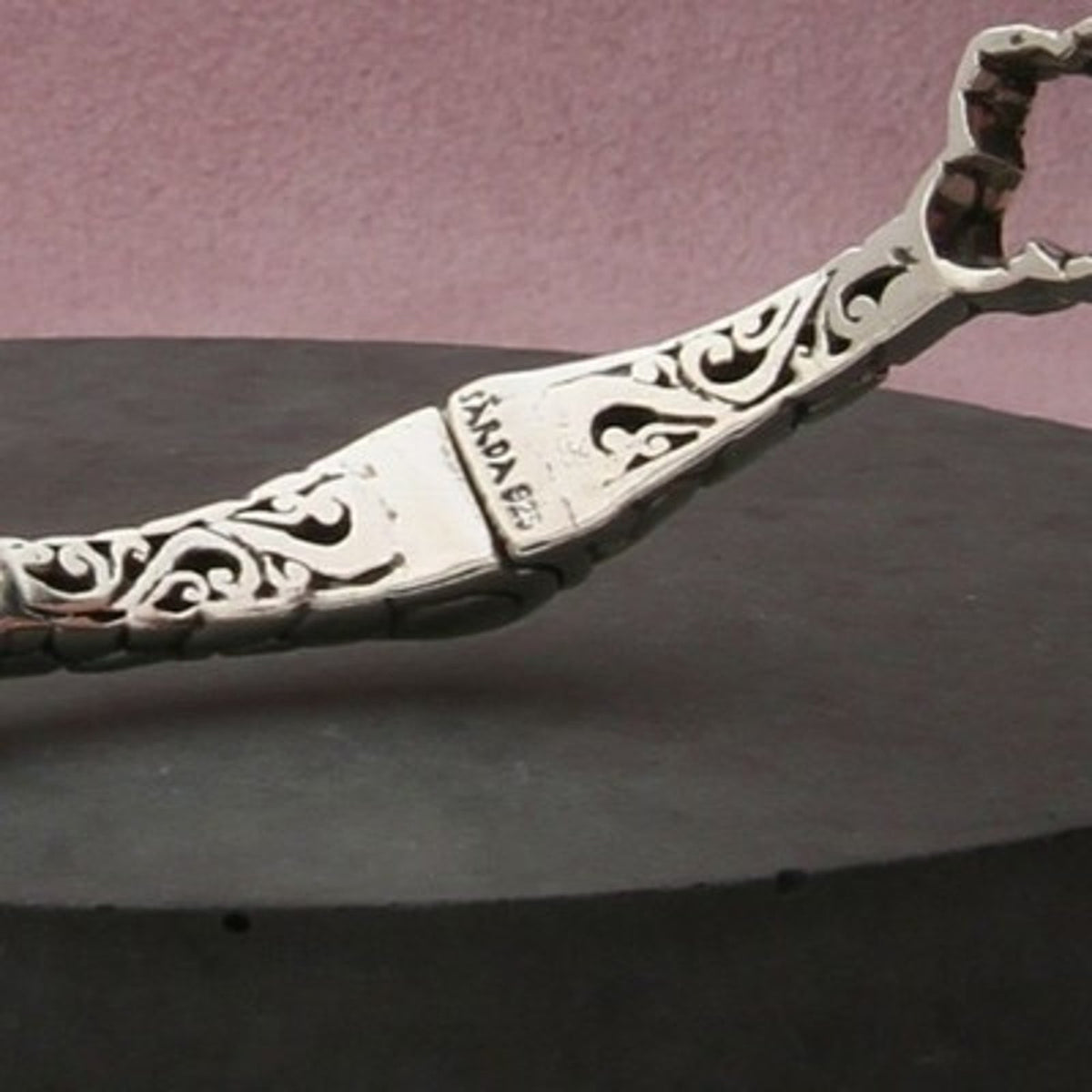Sarda Sterling Silver Pebbled Quatrefoil Bali Hinged Bangle Bracelet 7.75in