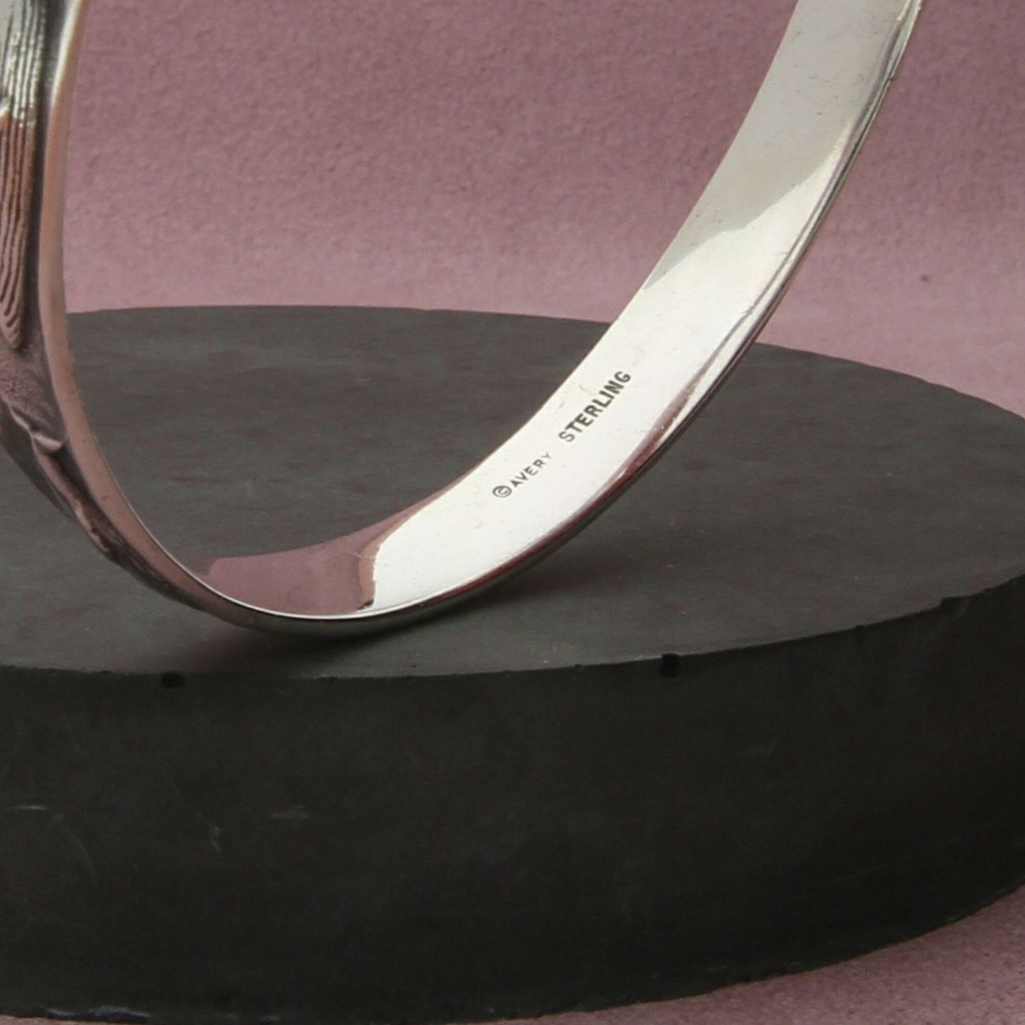 james avery sterling silver retired whale bangle bracelet size 7.75in
