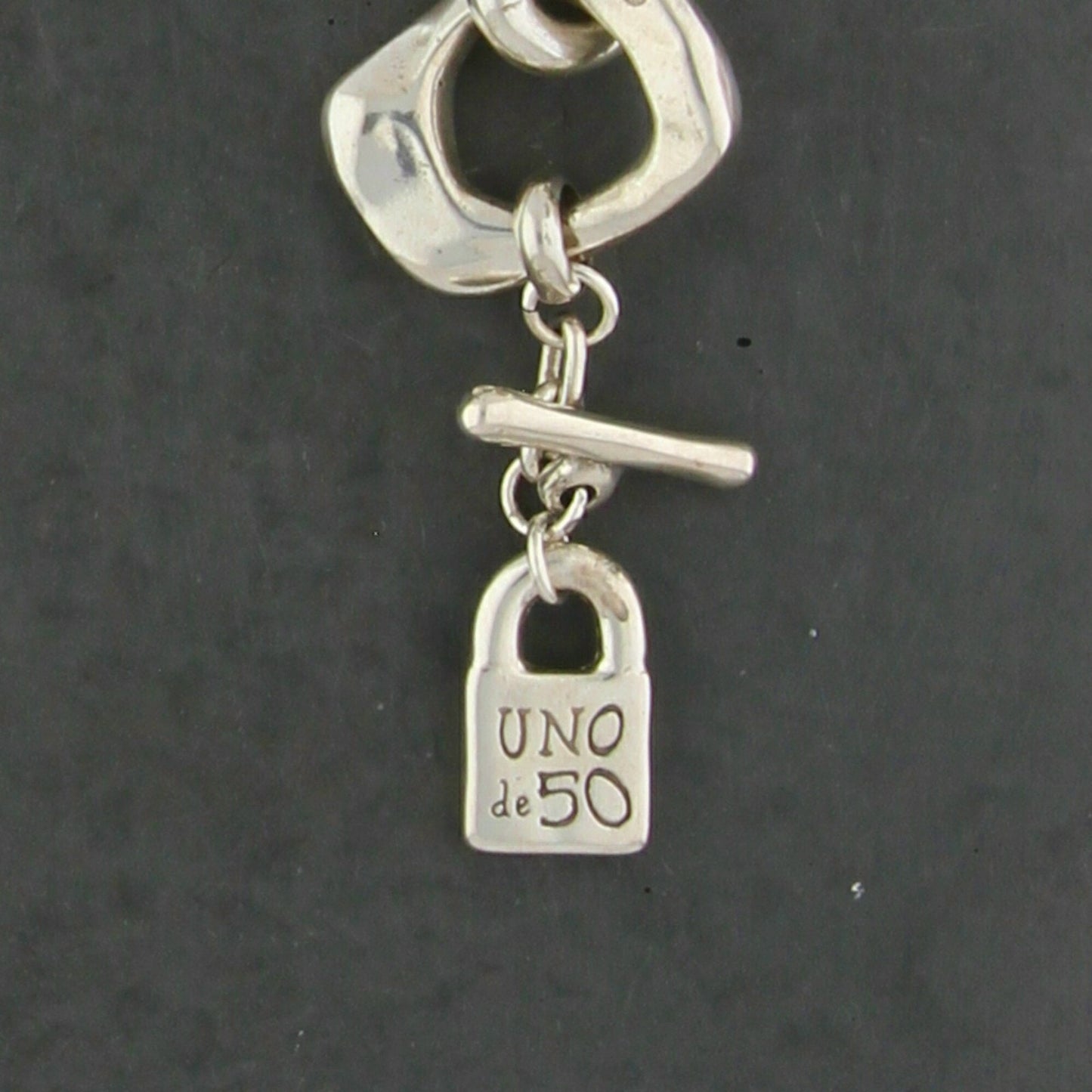 uno de 50 silver plated hammered chunky chain toggle necklace size 19in