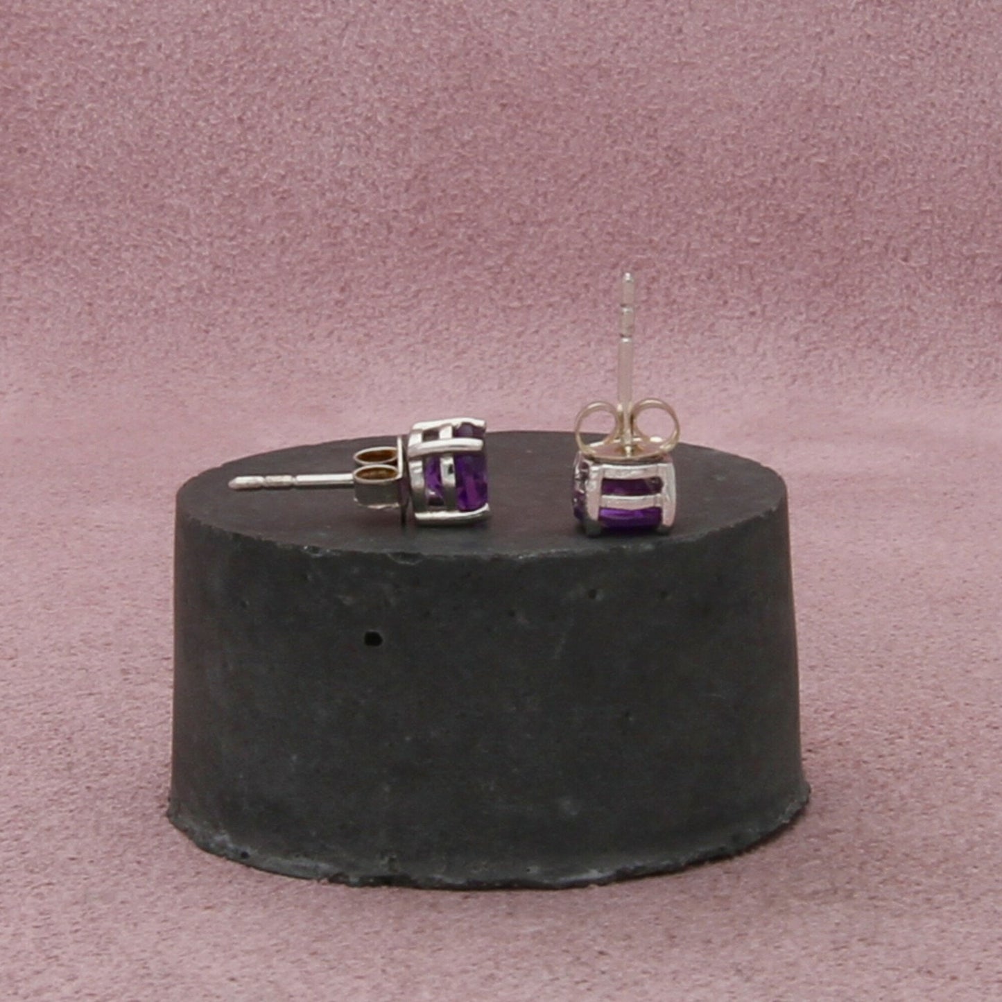 sterling silver round-cut amethyst stud earrings