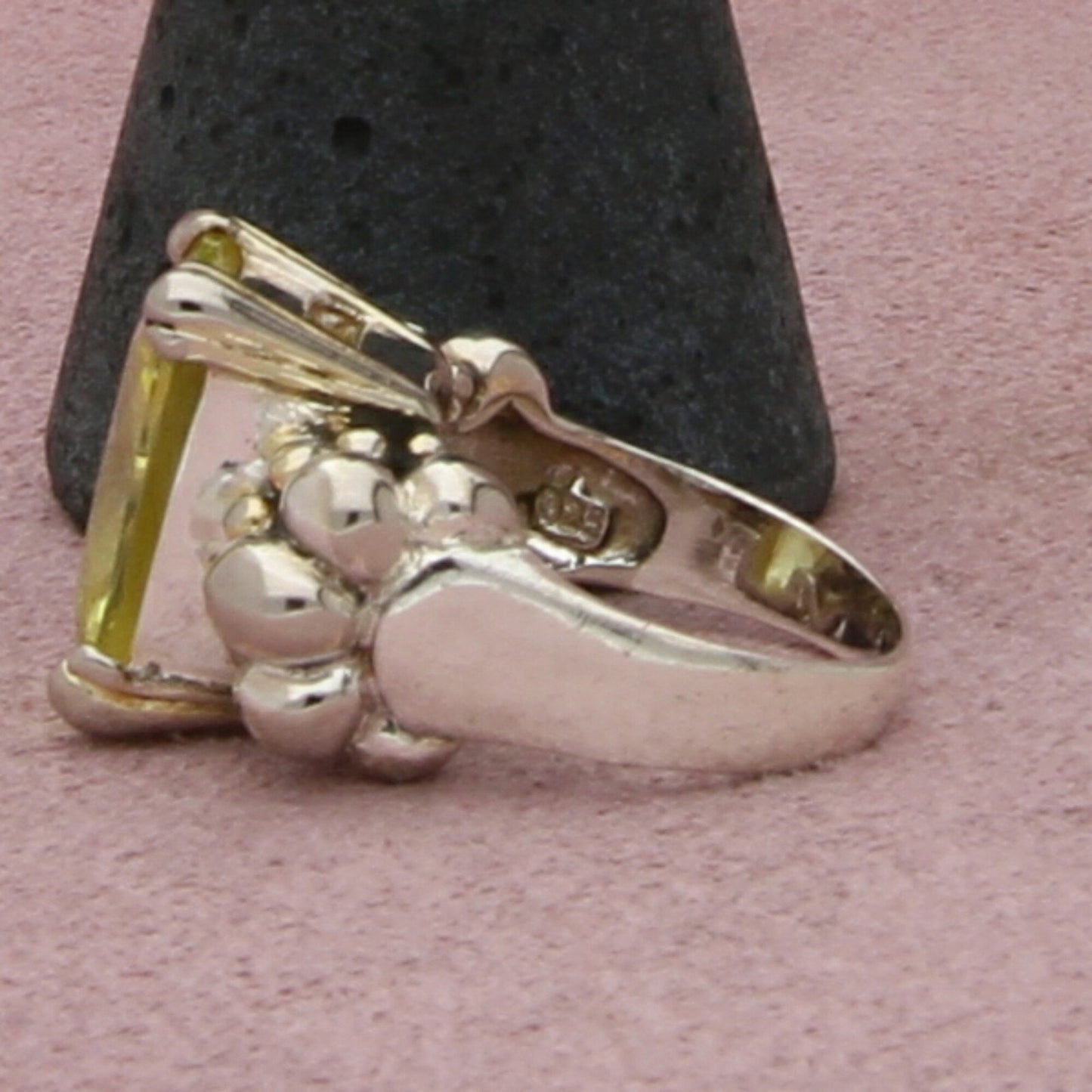 sterling silver caviar style yellow cz ring size 5