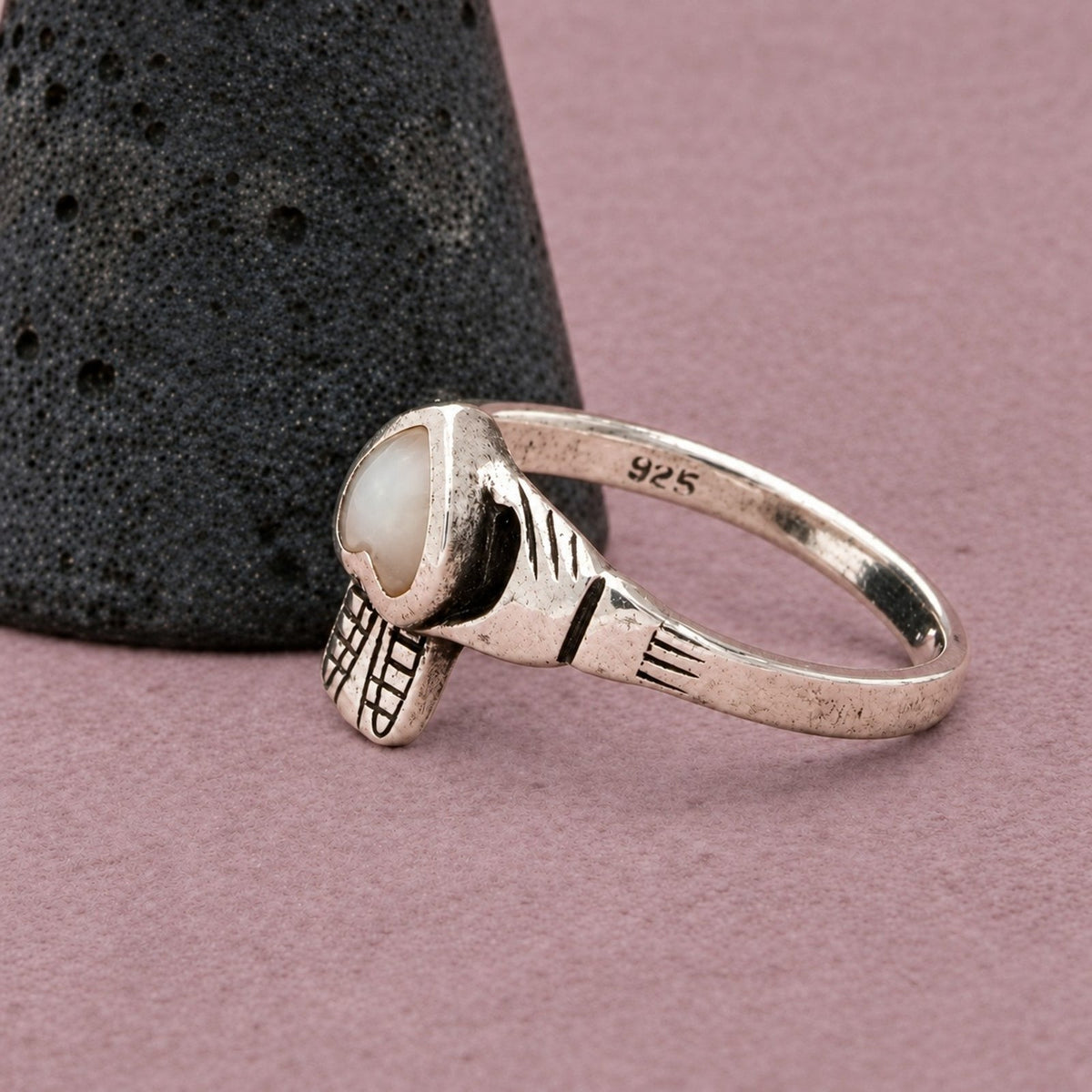 Sterling Silver Vintage Mother-of-Pearl Celtic Claddagh Heart Motif Ring Size 8