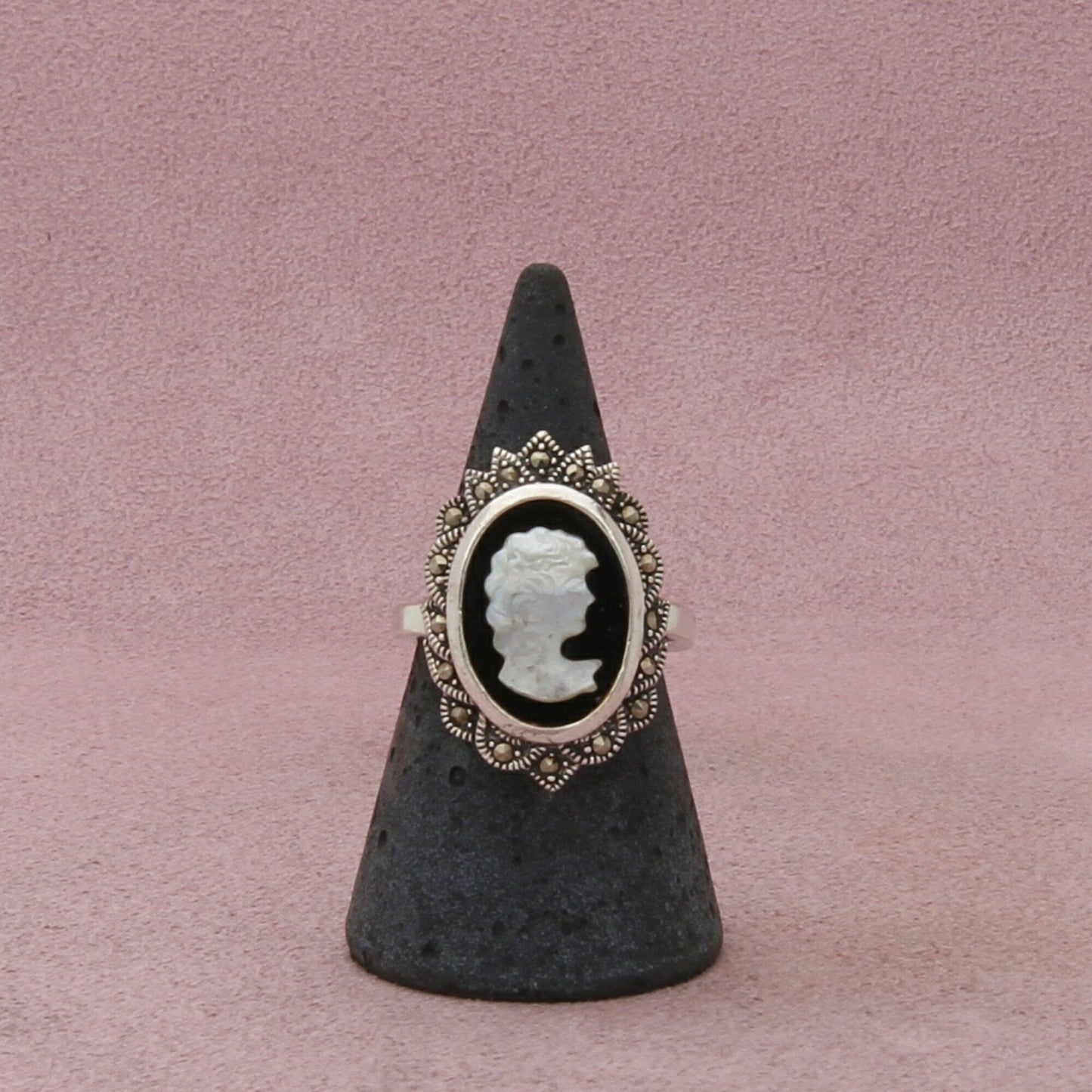 sterling silver marcasite onyx & mop cameo silhouette ring size 7.75
