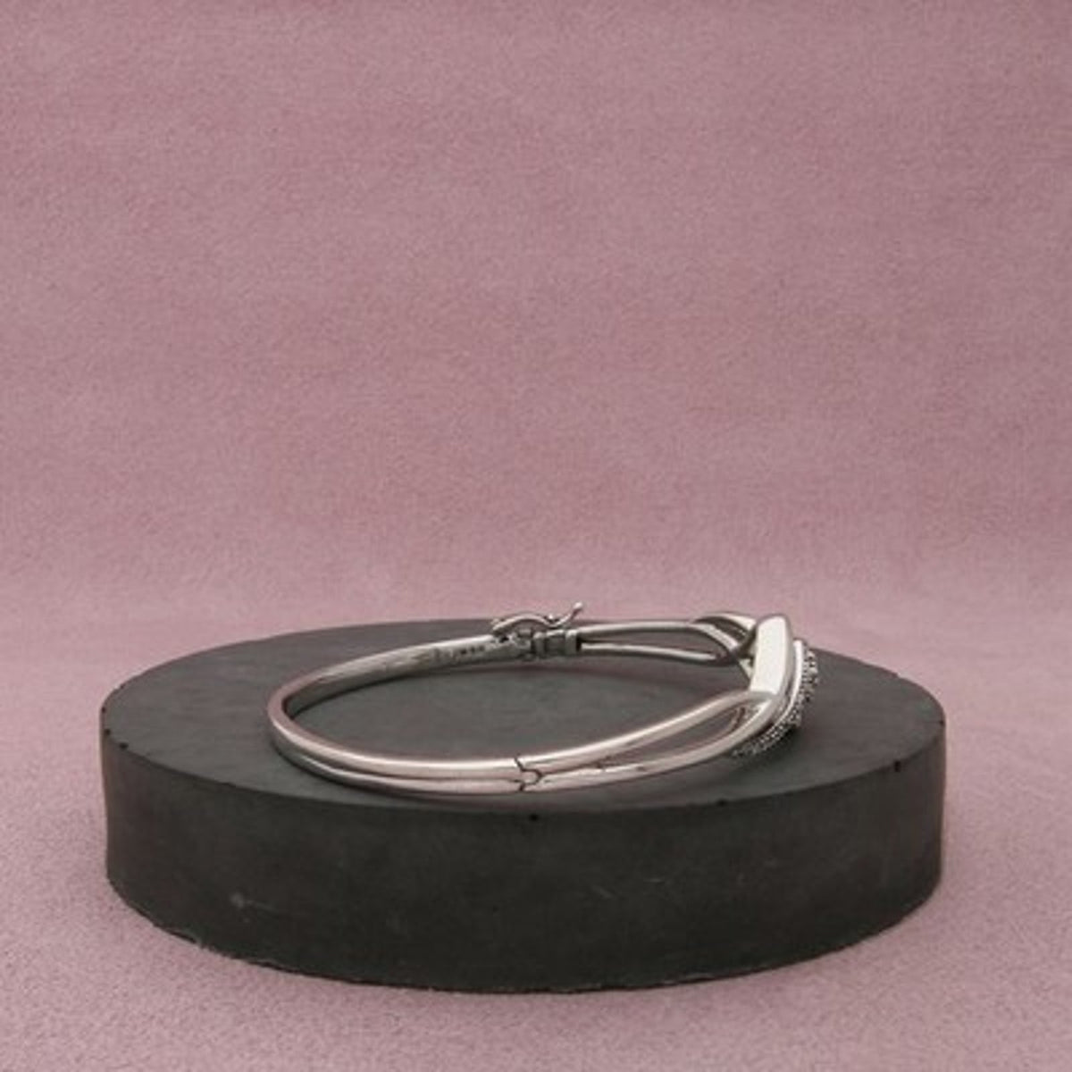 Kay Jewelers Sterling Silver Diamond Swirl Hinged Bangle Bracelet Size 6.75in