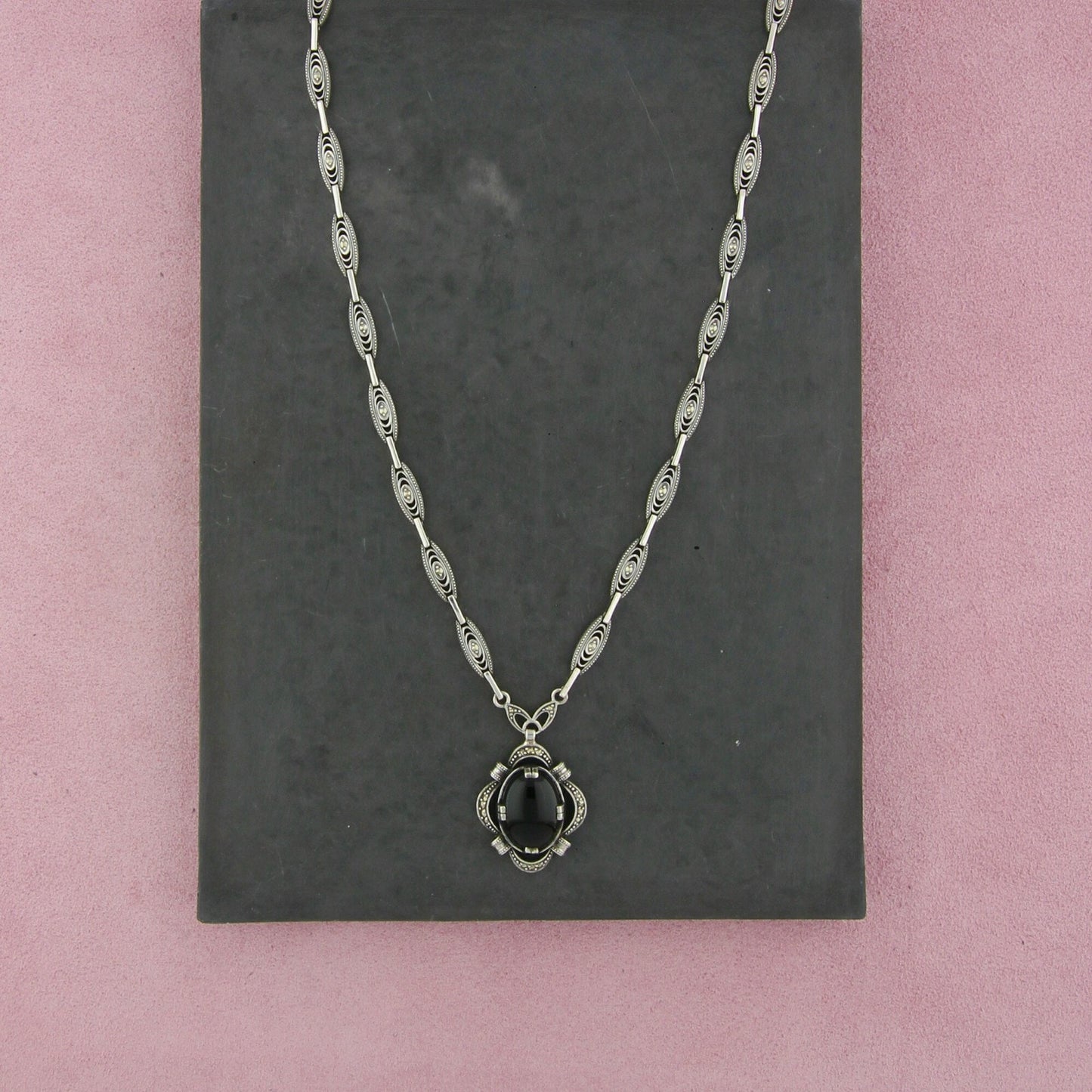 sterling silver marcasite studded onyx cabochon necklace size 19.75in