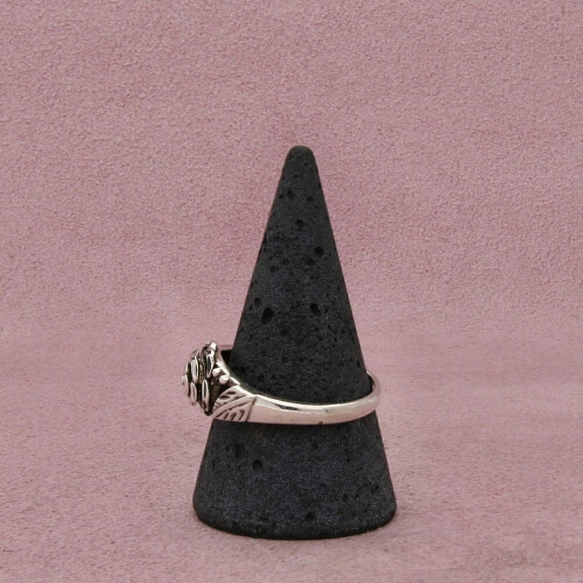 Sterling Silver Vintage Rose Rose Motif Leaf Shoulders Relief Detail Ring 11