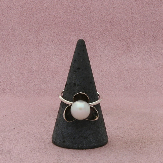 sterling silver vintage pearl flower ring size 7.5
