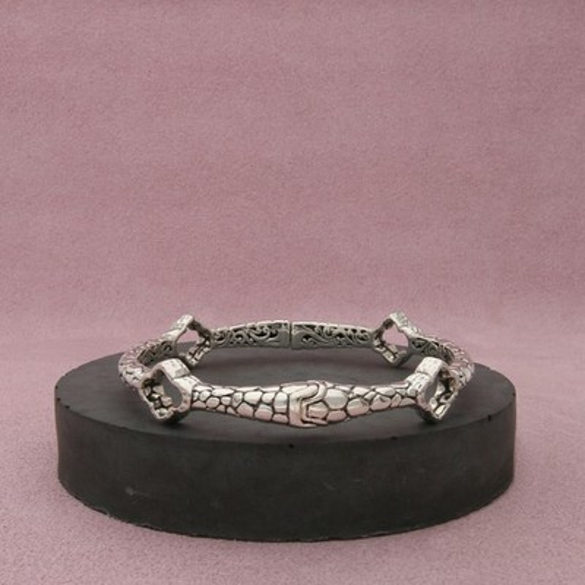 Sarda Sterling Silver Pebbled Quatrefoil Bali Hinged Bangle Bracelet 7.75in