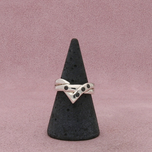 sterling silver black cz v-shape band ring size 7