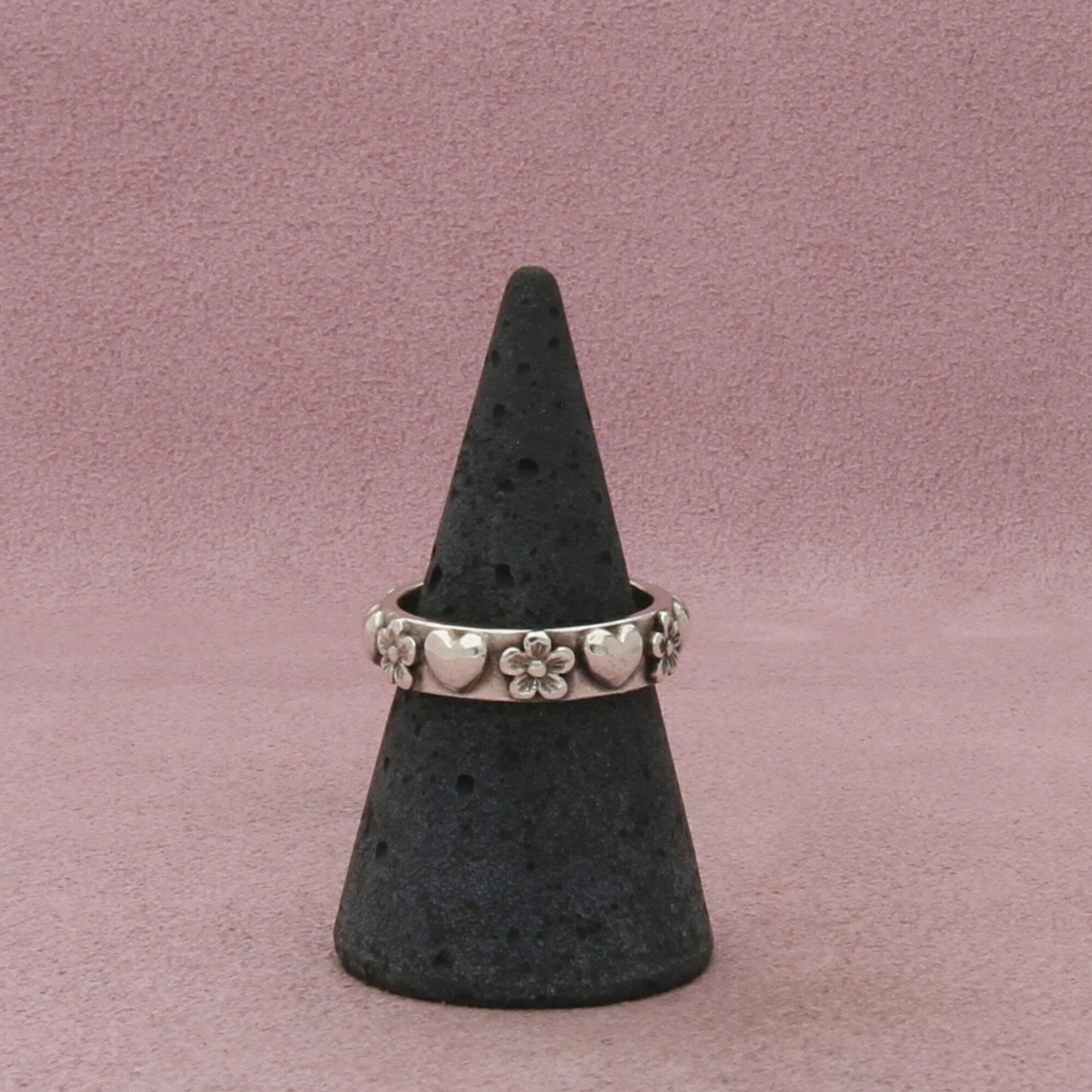 james avery sterling silver retired hearts and flowers band ring size 7.25
