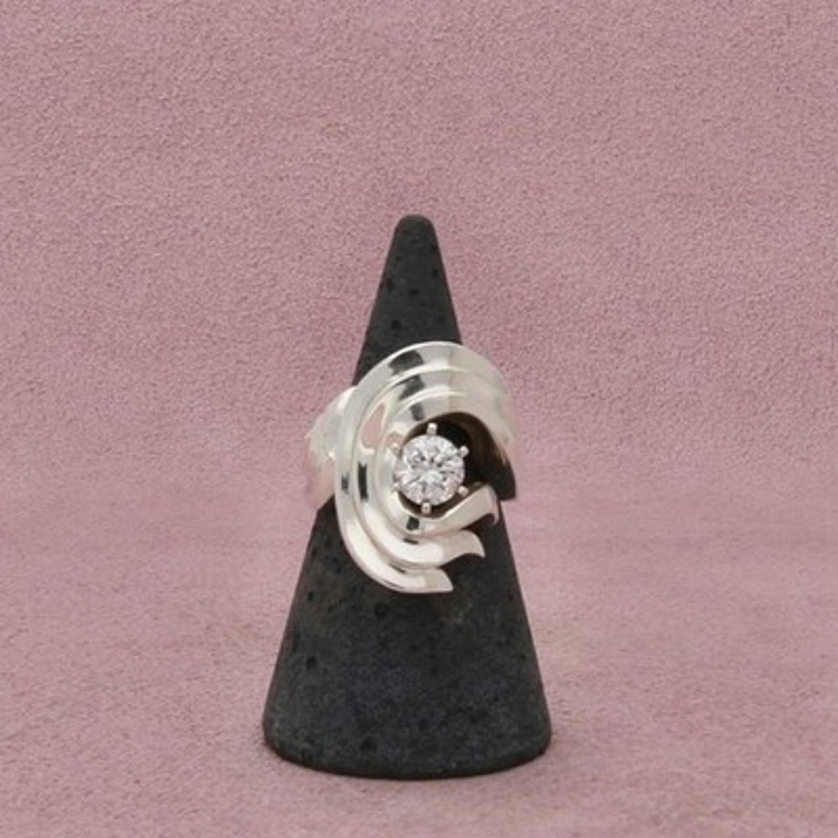Sterling Silver Vintage Round-Cut C Z Sculptural Solitaire Ring Size 6.25
