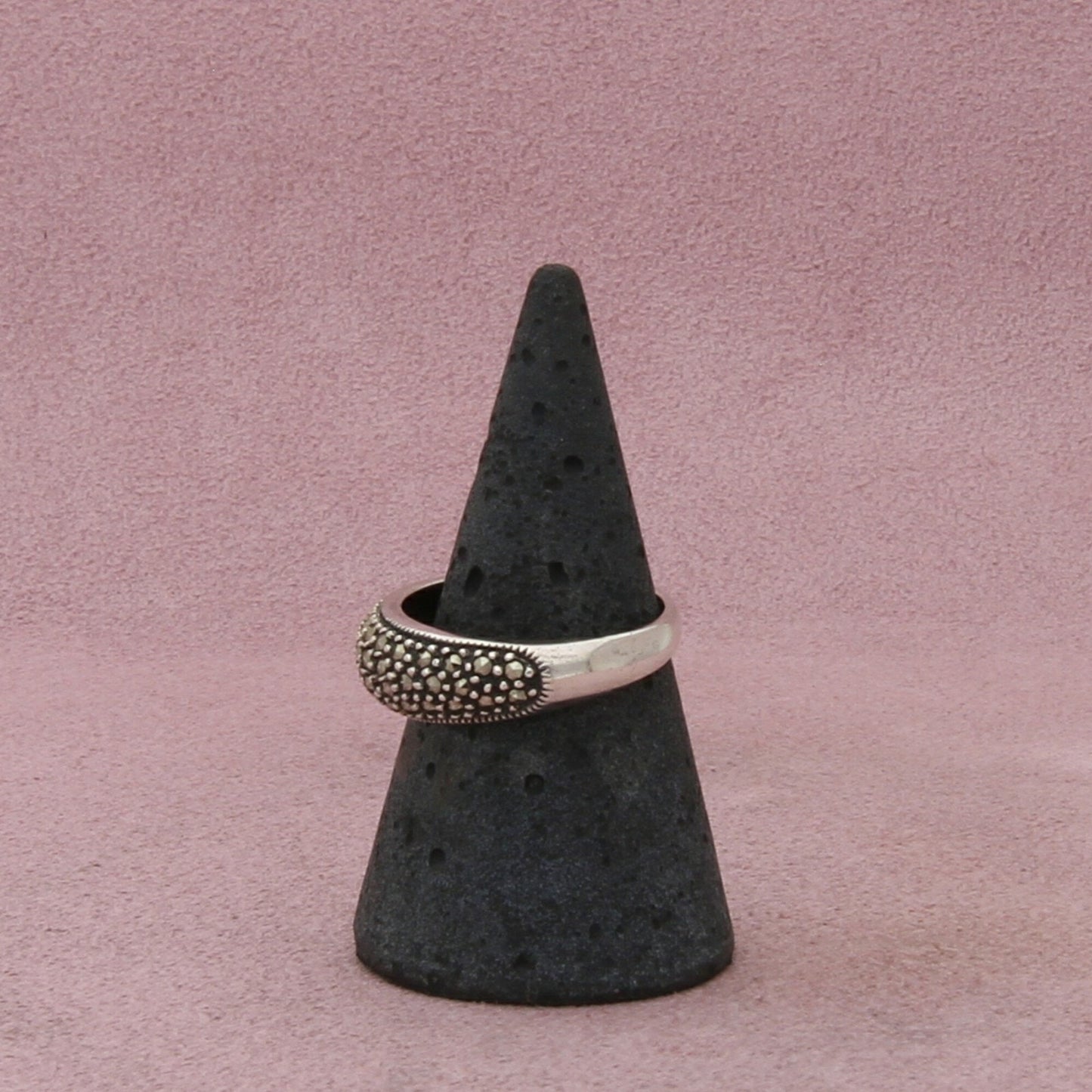 sterling silver marcasite studded band ring size 7.5