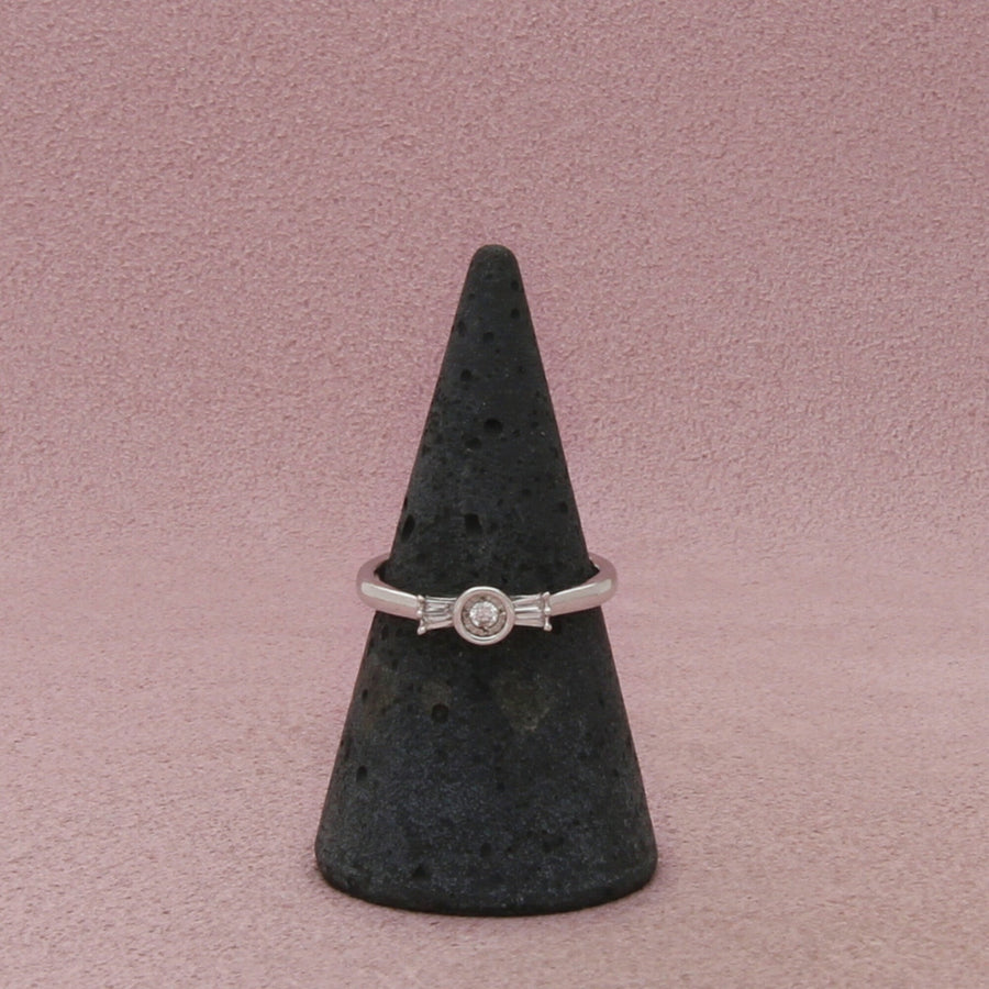 Kay Jewelers Sterling Silver Emmy London Diamond Round Bezel Set Ring Size 6.75