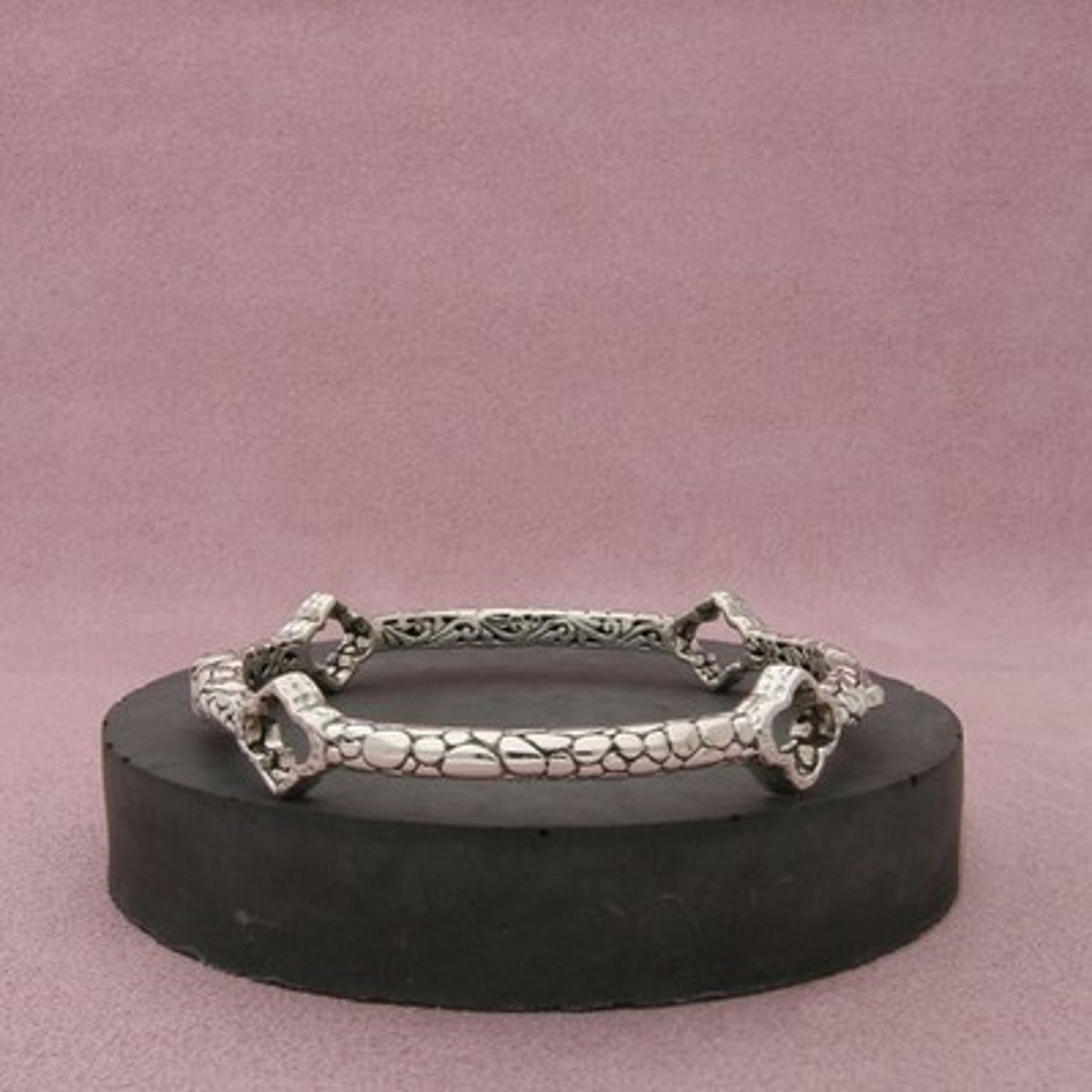 Sarda Sterling Silver Pebbled Quatrefoil Bali Hinged Bangle Bracelet 7.75in