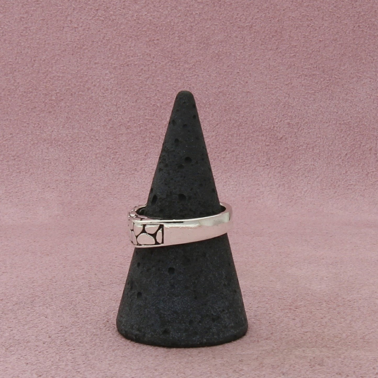 sarda sterling silver bali pebbled band ring size 8