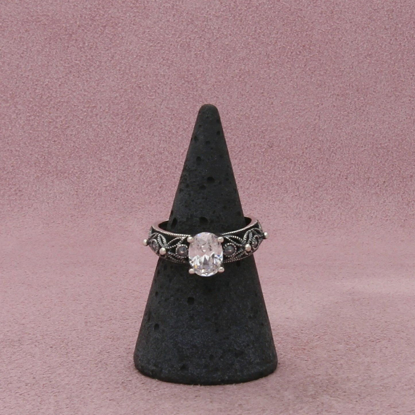 sterling silver oval-cut cz ring size 6.5