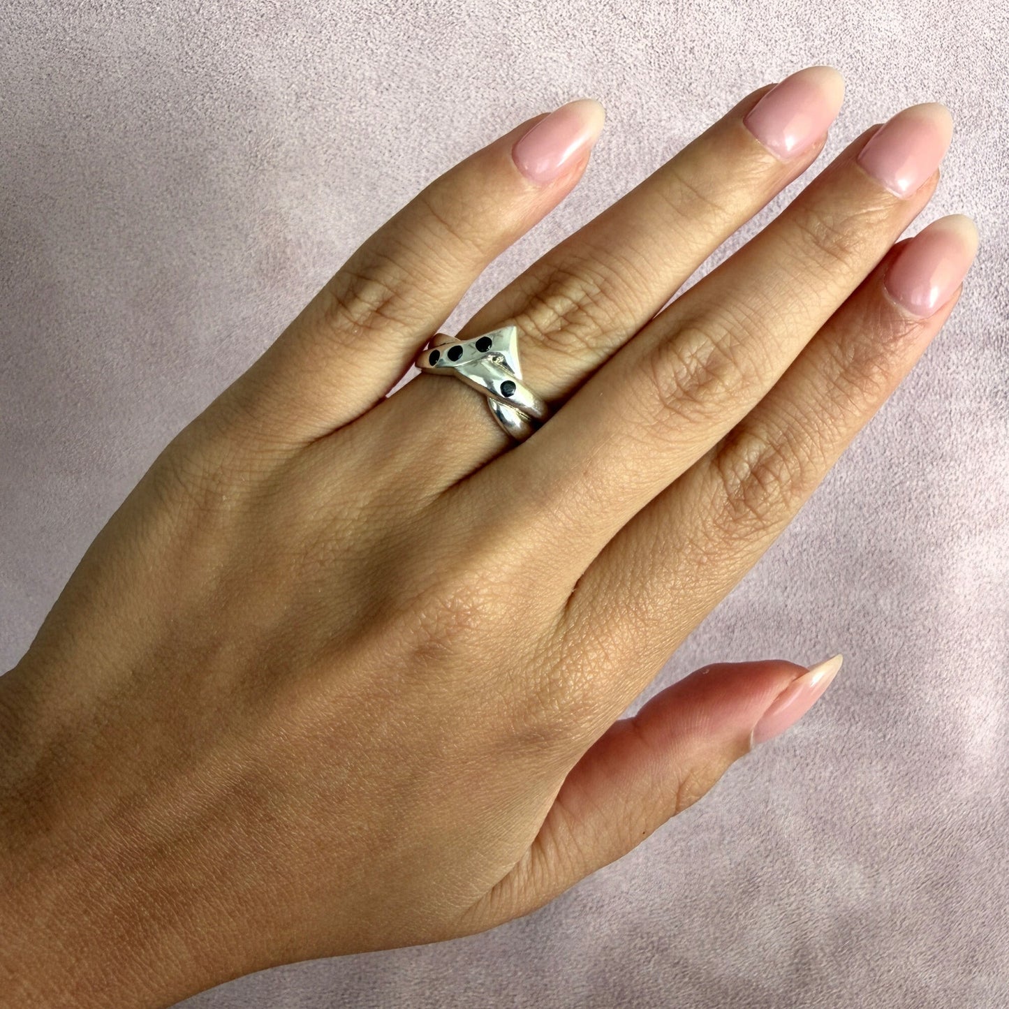 sterling silver black cz v-shape band ring size 7