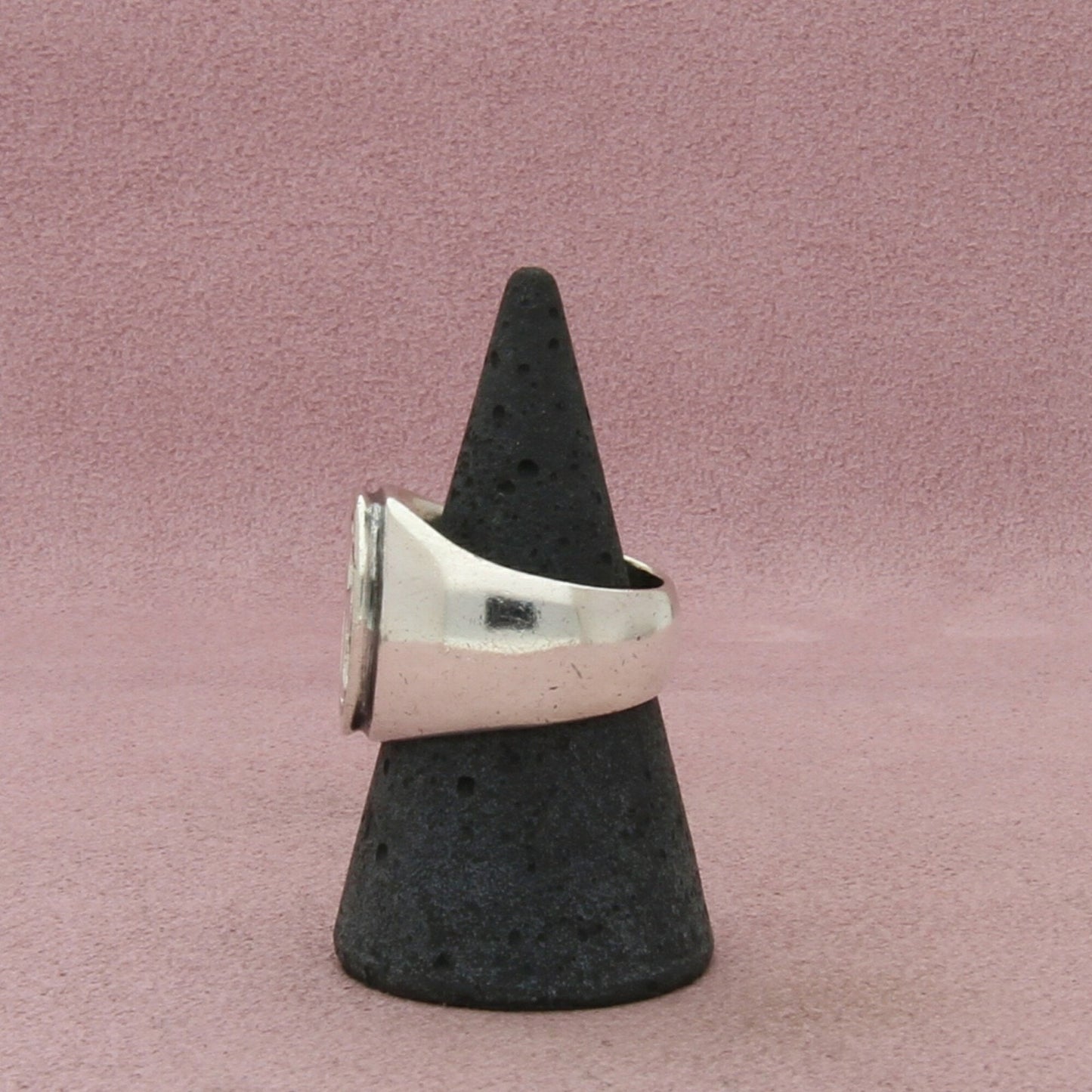 james avery sterling silver retired raised fleuree cross signet ring size 8.5
