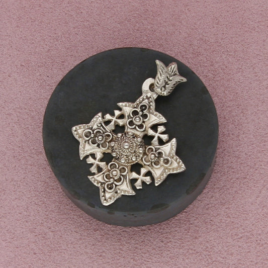 sterling silver vintage crusaders cross pendant