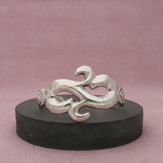 navajo sterling silver vintage sandcast scrolled cuff bracelet size 5.75in
