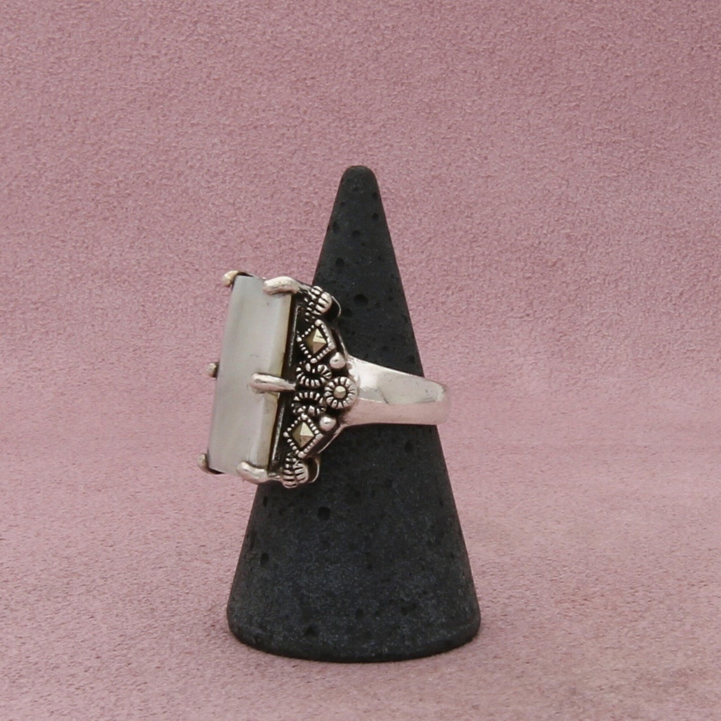 sterling silver marcasite studded mother of pearl ring size 6.5