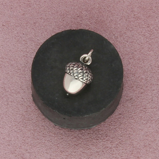 james avery sterling silver retired acorn charm pendant