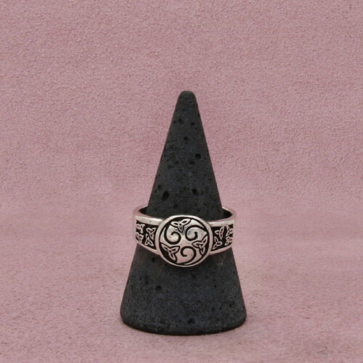 Sterling Silver Vintage Men's Celtic Triskele Round Medallion Ring Size 10