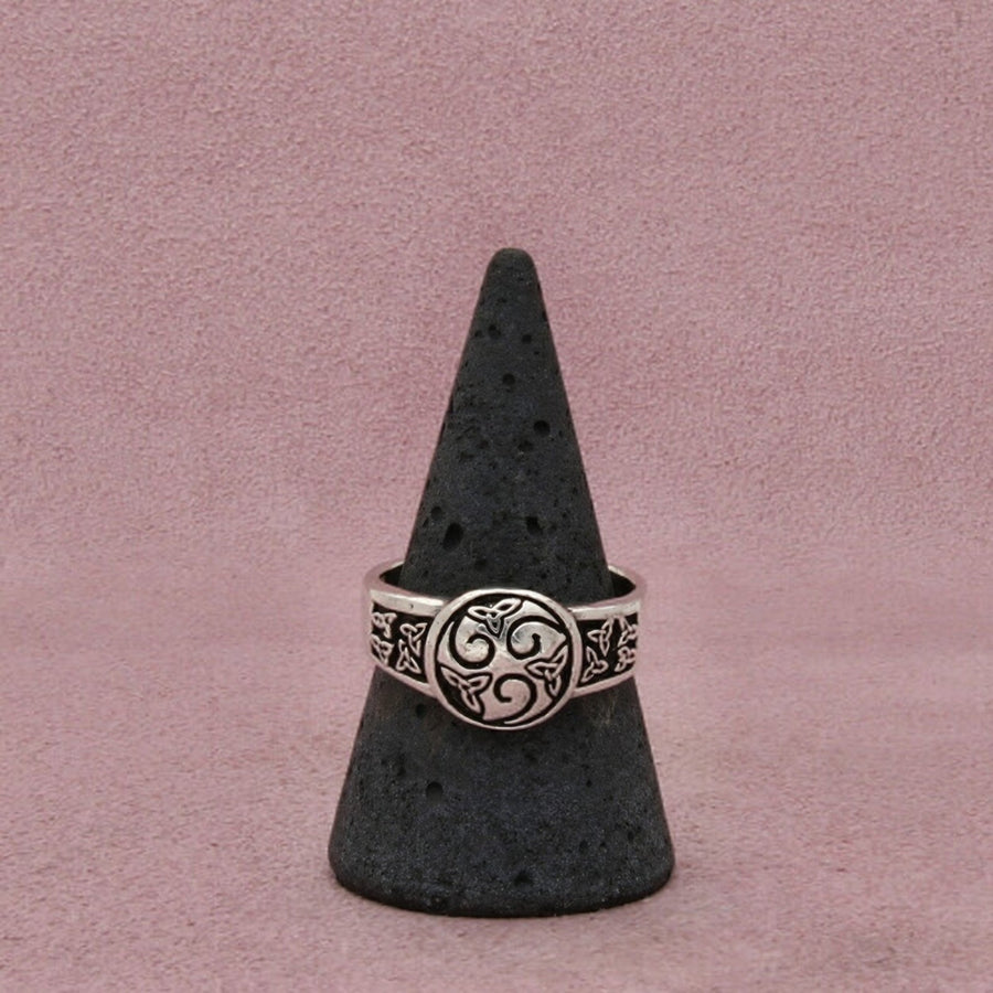 Sterling Silver Vintage Men's Celtic Triskele Round Medallion Ring Size 10