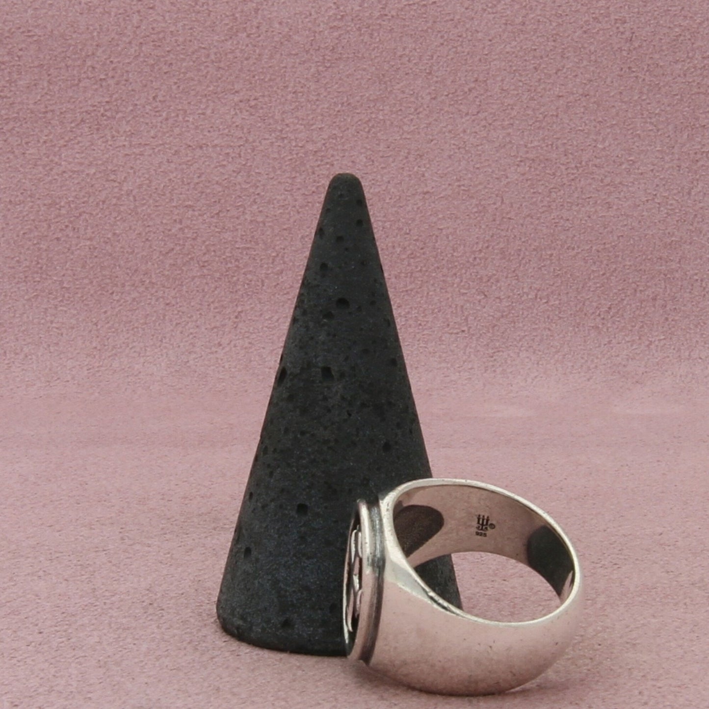 james avery sterling silver retired raised fleuree cross signet ring size 8.5