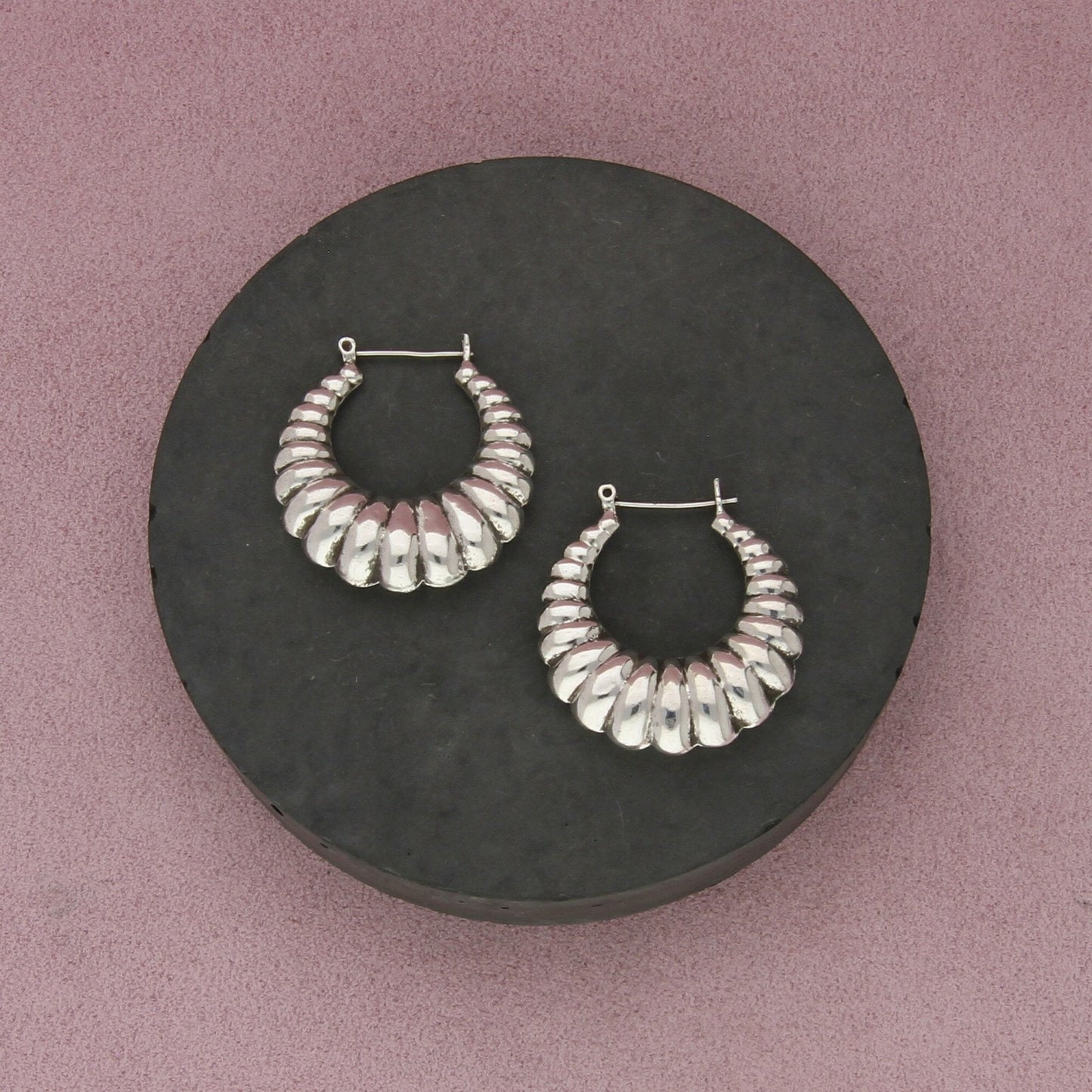 sterling silver vintage puffy scalloped shrimp hoop earrings