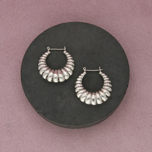 sterling silver vintage puffy scalloped shrimp hoop earrings