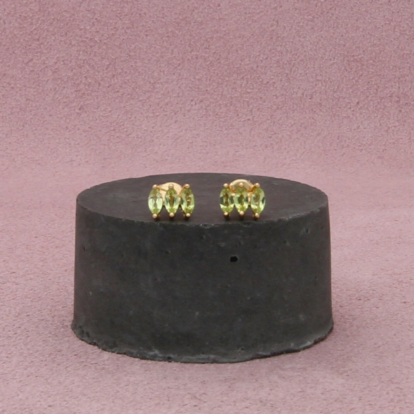 bony levy 14k yellow gold marquise-cut peridot stud earrings