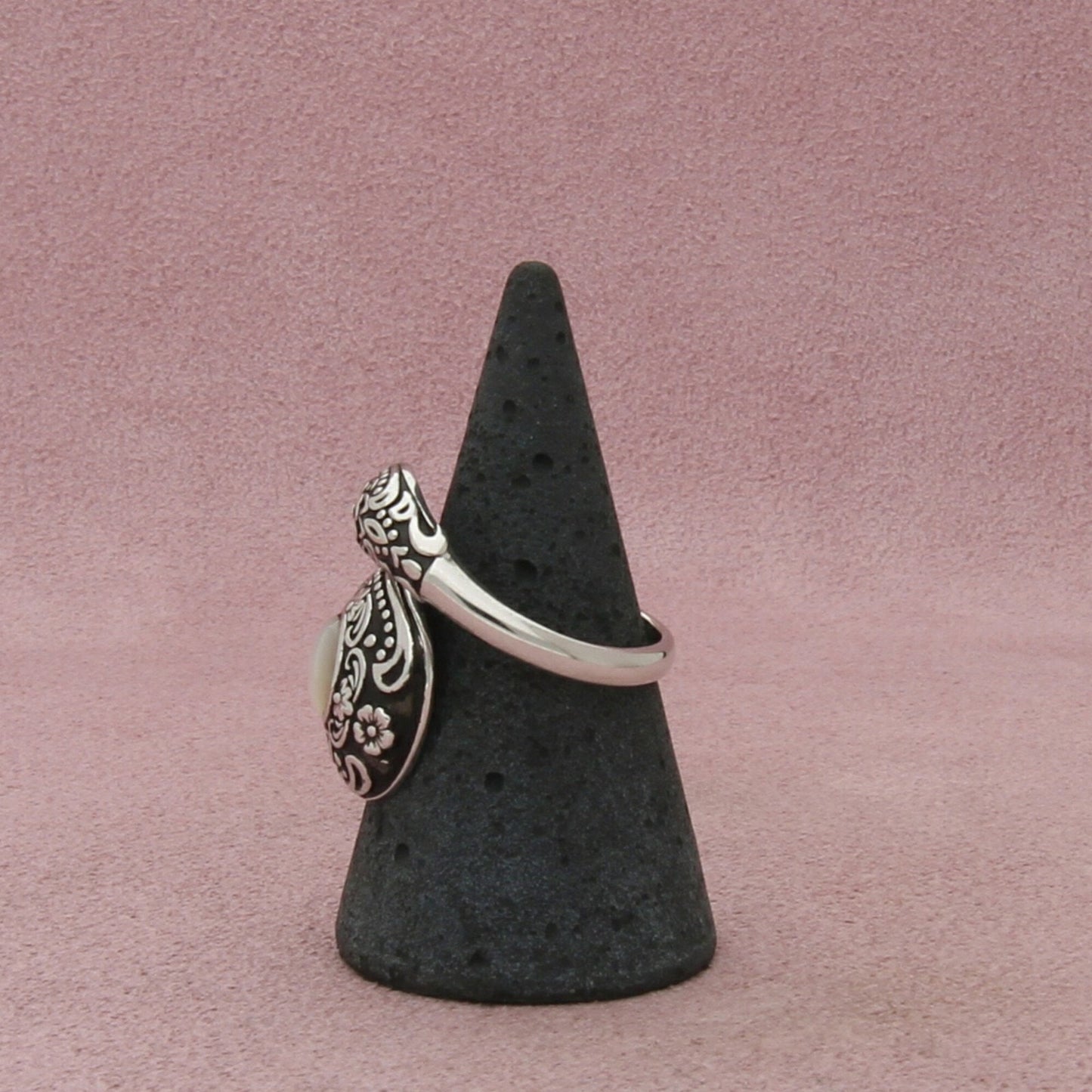 sterling silver floral mother-of-pearl spoon style bypass ring size 8