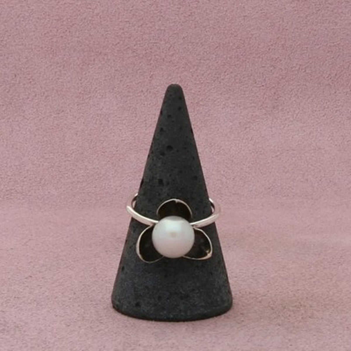 Sterling Silver Vintage Pearl Flower Ring Size 7.5