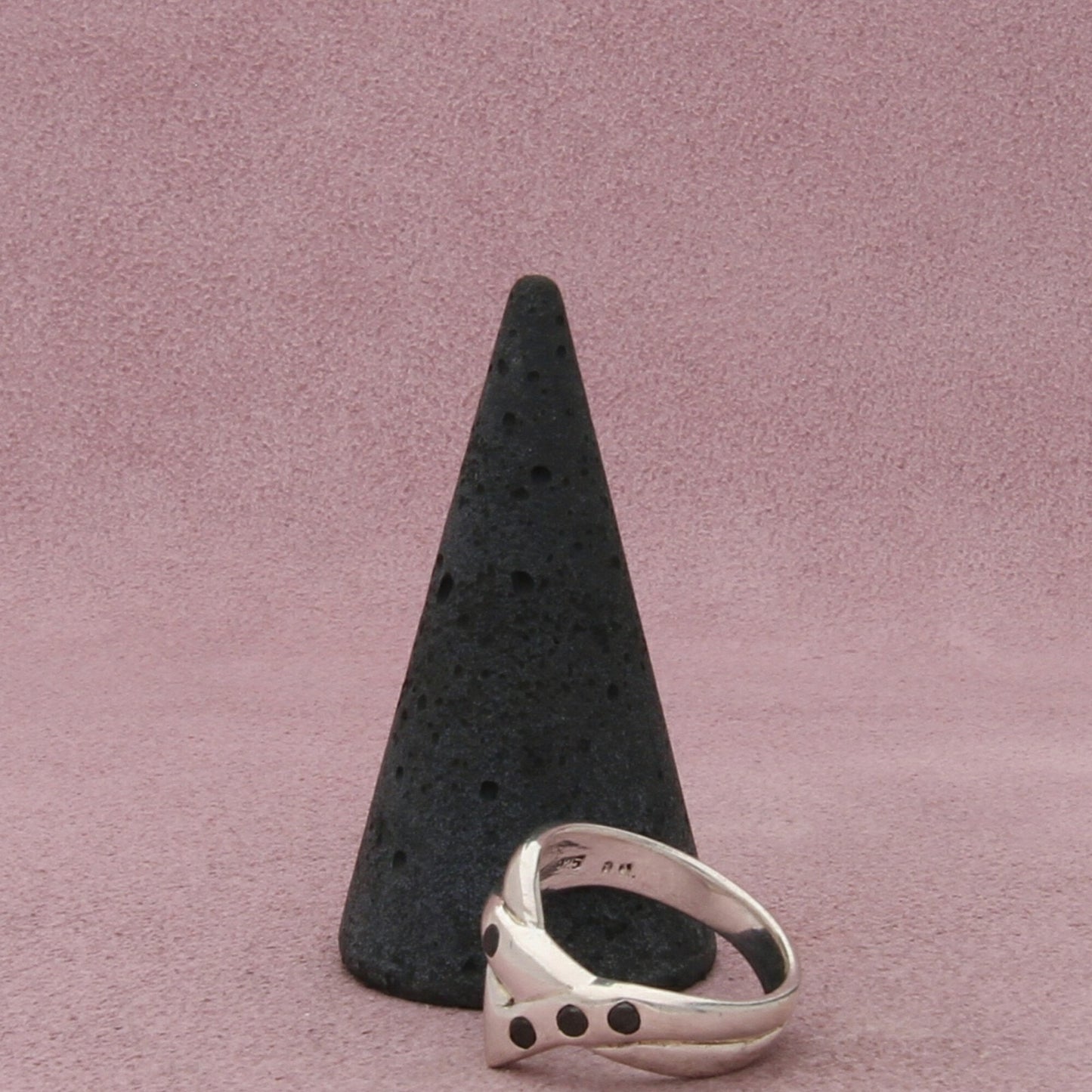 sterling silver black cz v-shape band ring size 7