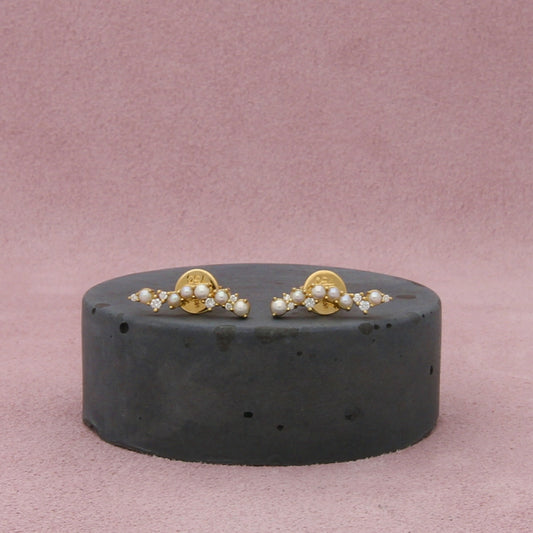 sloane street 18k yellow gold prong-set pearl & diamond bar post earrings