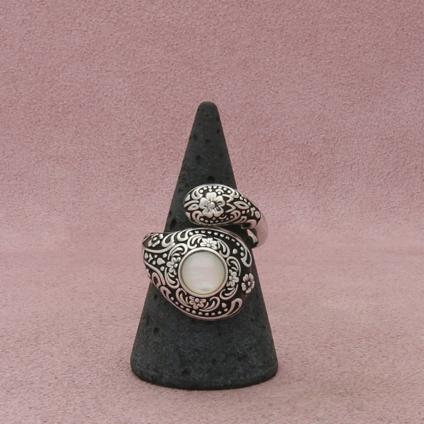 sterling silver floral mother-of-pearl spoon style bypass ring size 8