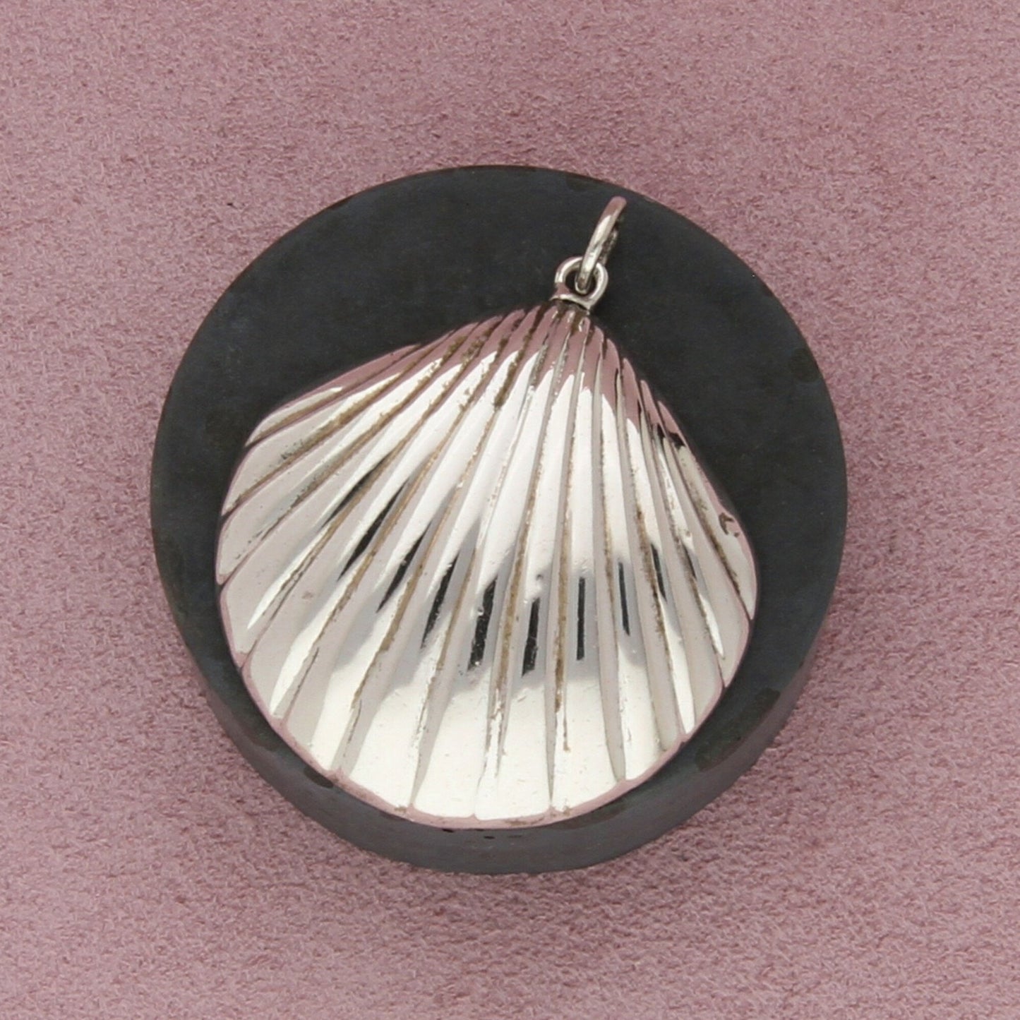 sterling silver vintage clam sea shell pendant