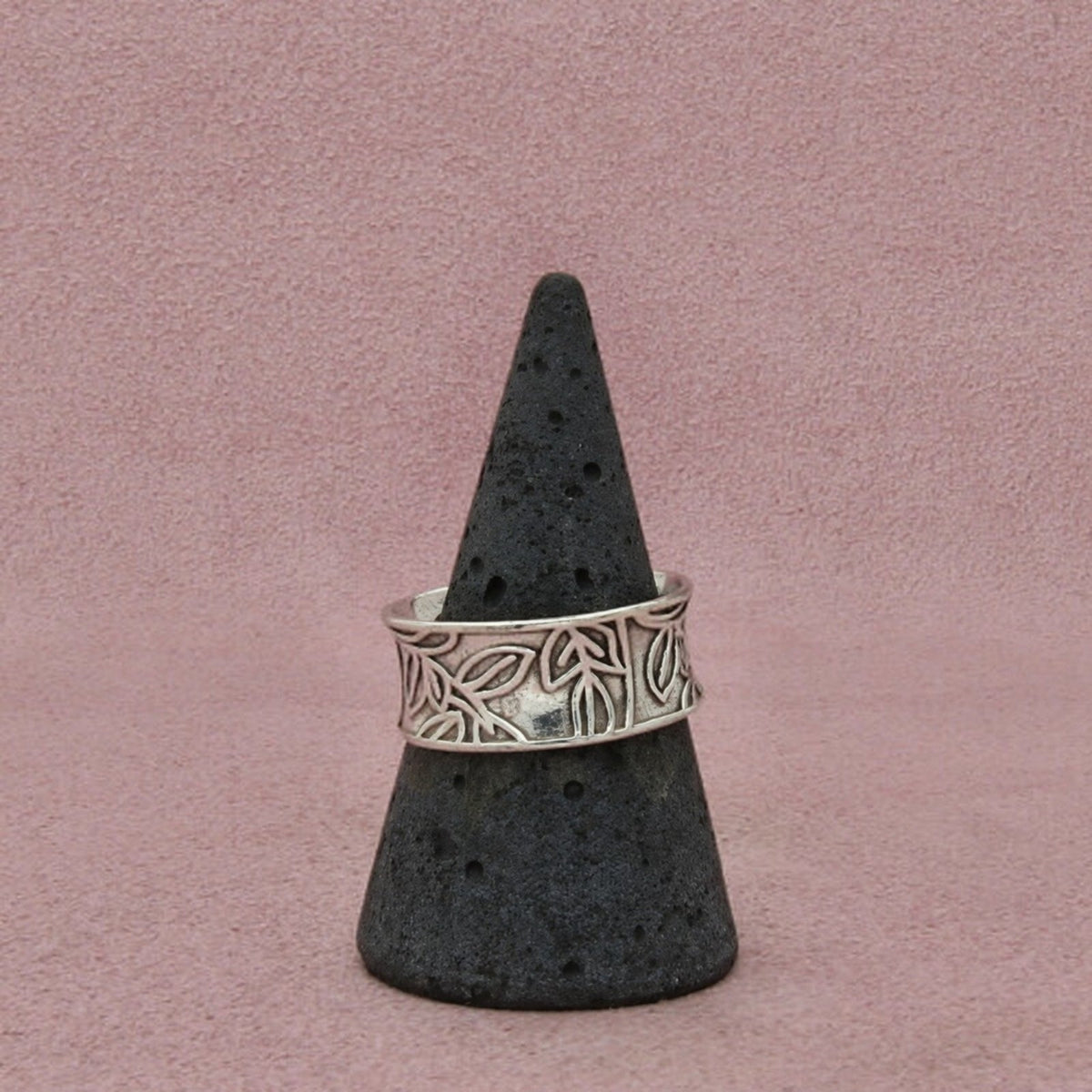 Sterling Silver Floral Motif Concave Leaf Pattern Band Ring Size 8.25