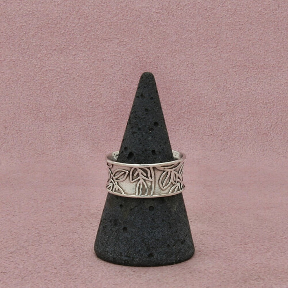 Sterling Silver Floral Motif Concave Leaf Pattern Band Ring Size 8.25