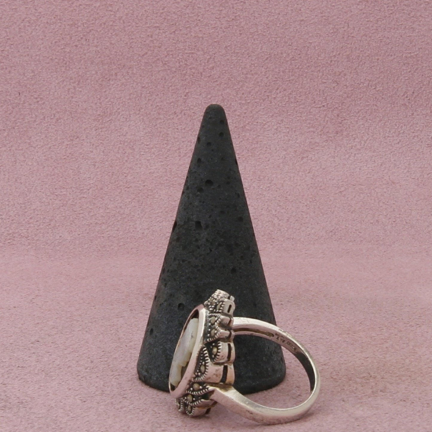 sterling silver marcasite onyx & mop cameo silhouette ring size 7.75