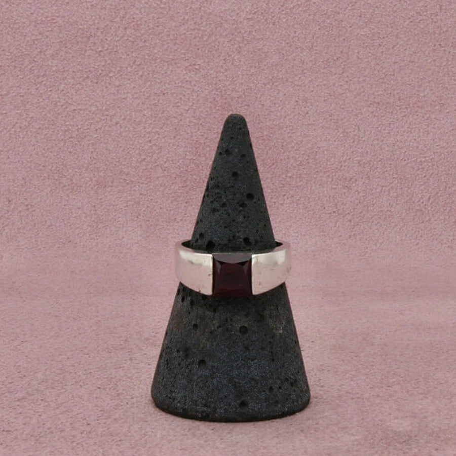Sterling Silver Channel-Set Garnet Square-Cut Geometric Tapered Ring Size 6