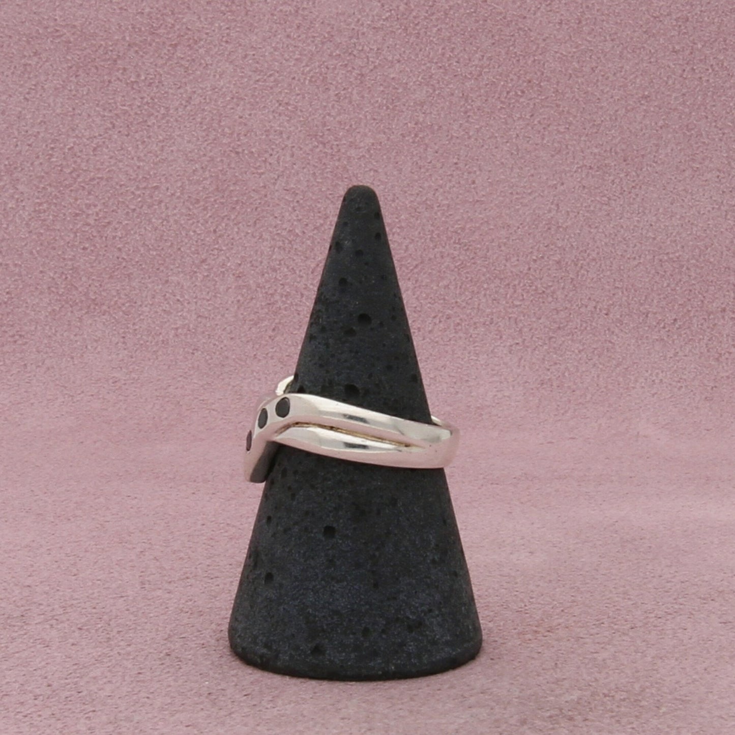 sterling silver black cz v-shape band ring size 7