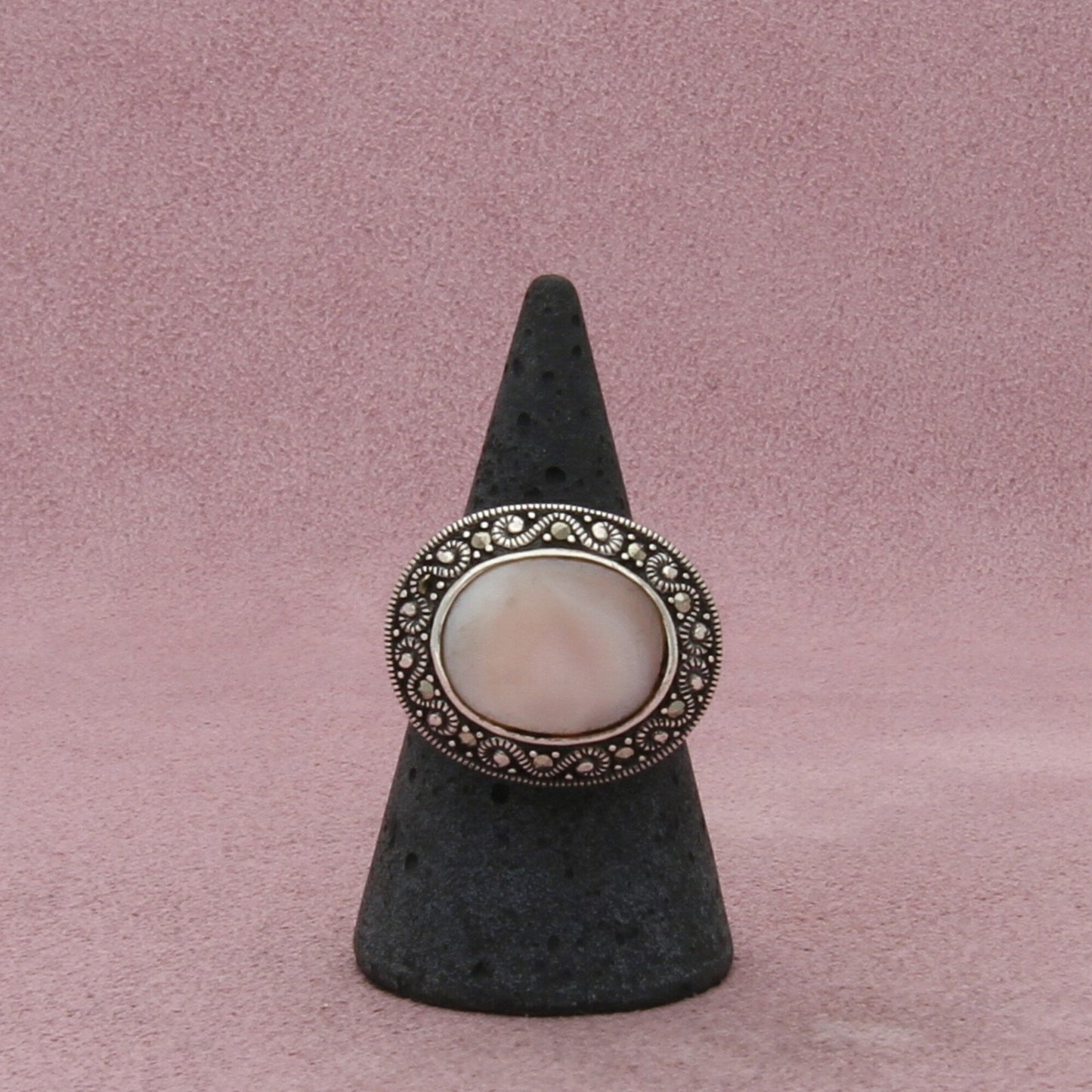 sterling silver marcasite studded mother of pearl ring size 7.75