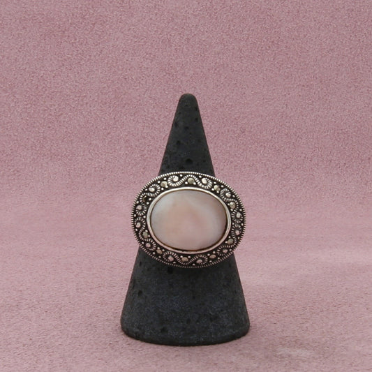 sterling silver marcasite studded mother of pearl ring size 7.75
