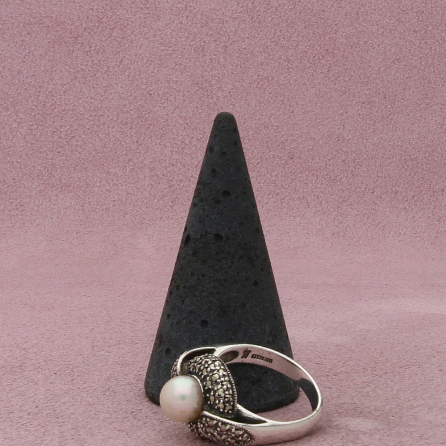 sterling silver marcasite studded pearl ring size 7