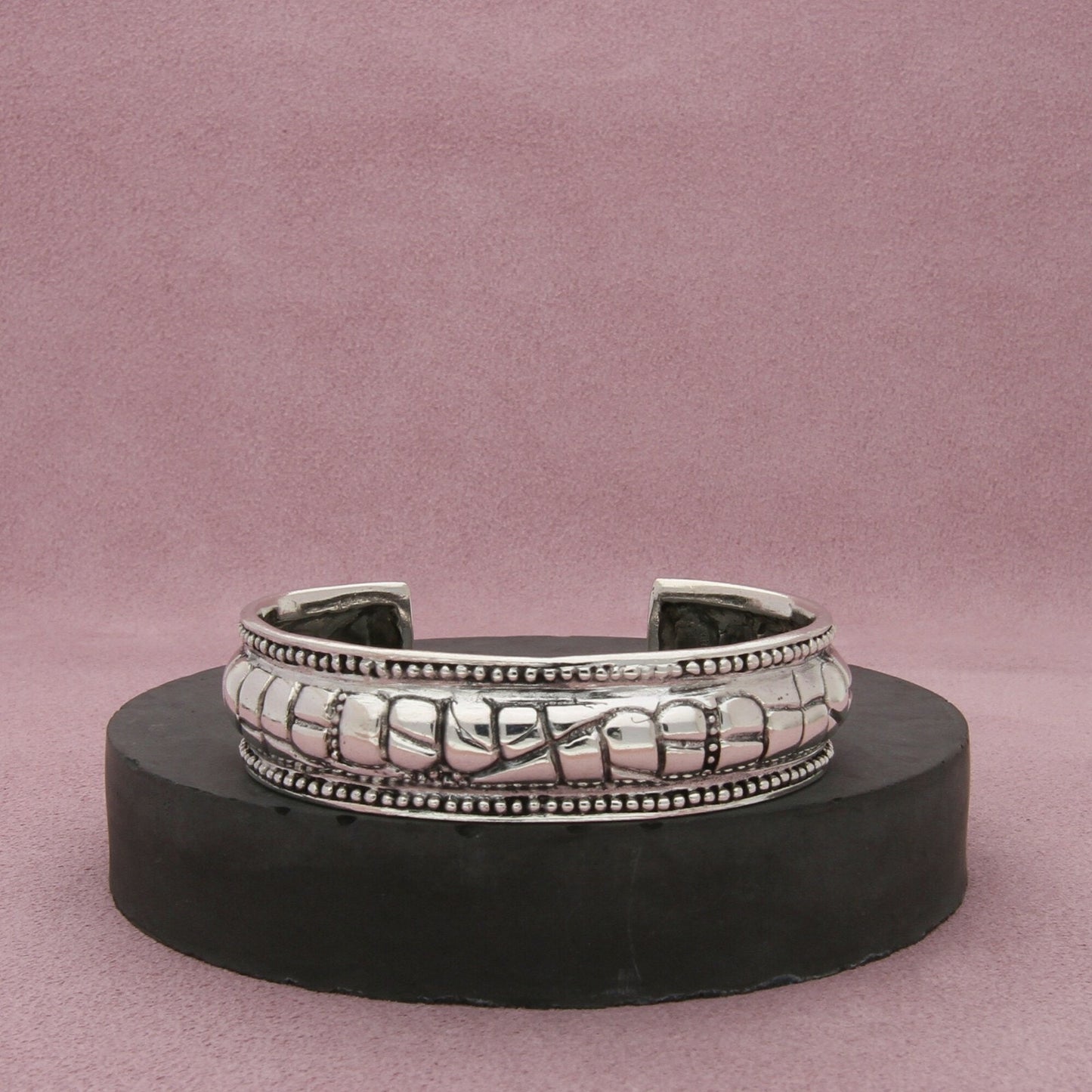 sterling silver vintage pebbled pattern cuff bracelet size 6.25in