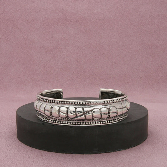 sterling silver vintage pebbled pattern cuff bracelet size 6.25in