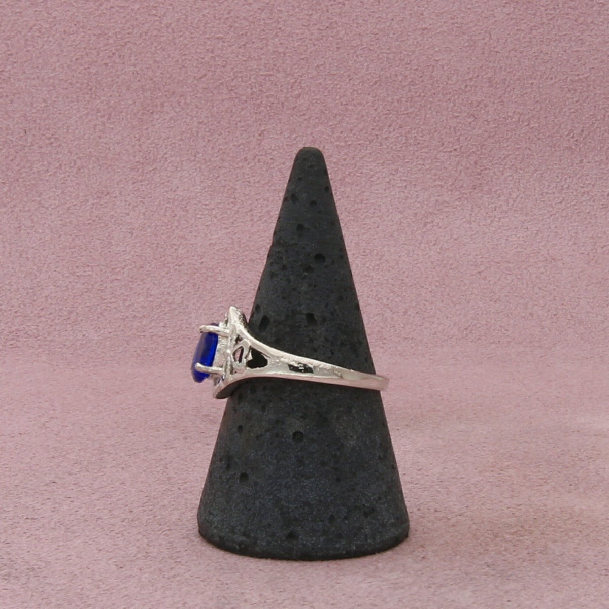 sterling silver oval-cut blue cz ring size 8.25