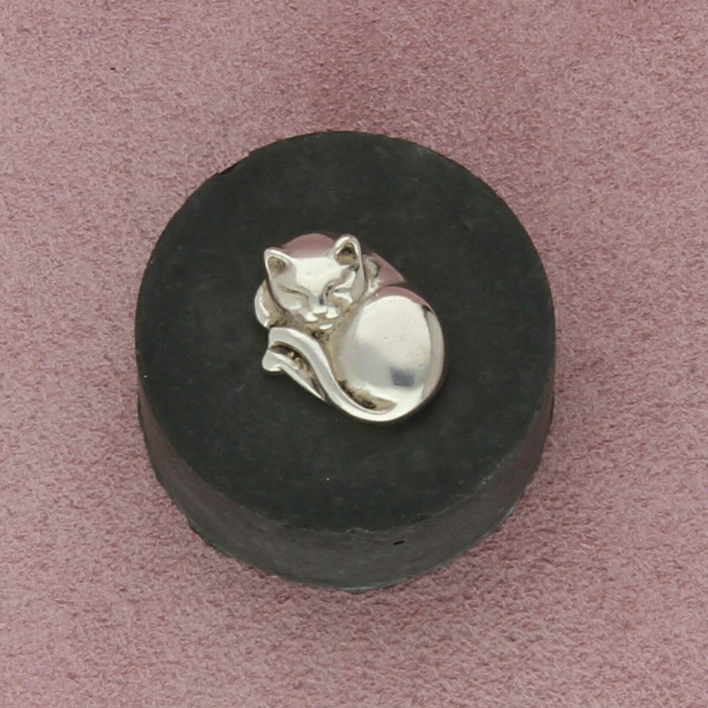 sterling silver vintage sleeping cat pendant